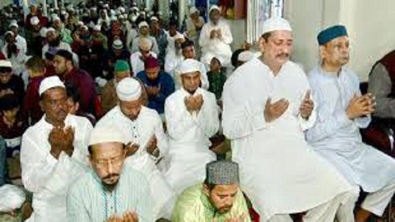 বৃষ্টির মাঝেই রাজশাহীতে ঈদের উচ্ছ্বাস,শাহমখদুম মসজিদে প্রধান জামাত